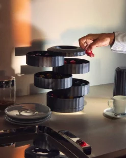 - Kaffekapselholder - Plissé - Sort^Alessi Best