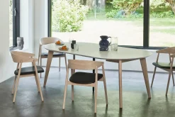 - AC2 Armstol - Eg hvidpigmenteret mat lak, Sort Læder^Andersen Furniture Clearance