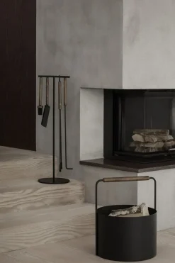 - ASHI brændekurv - Sort med brun egehåndtag - H: 45 x Ø: 35 cm*Blomus New