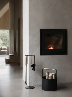 - ASHI brændekurv - Sort med brun egehåndtag - H: 45 x Ø: 35 cm*Blomus New