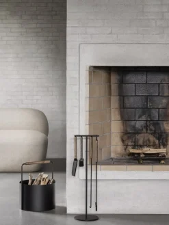 - ASHI brændekurv - Sort med brun egehåndtag - H: 45 x Ø: 35 cm*Blomus New