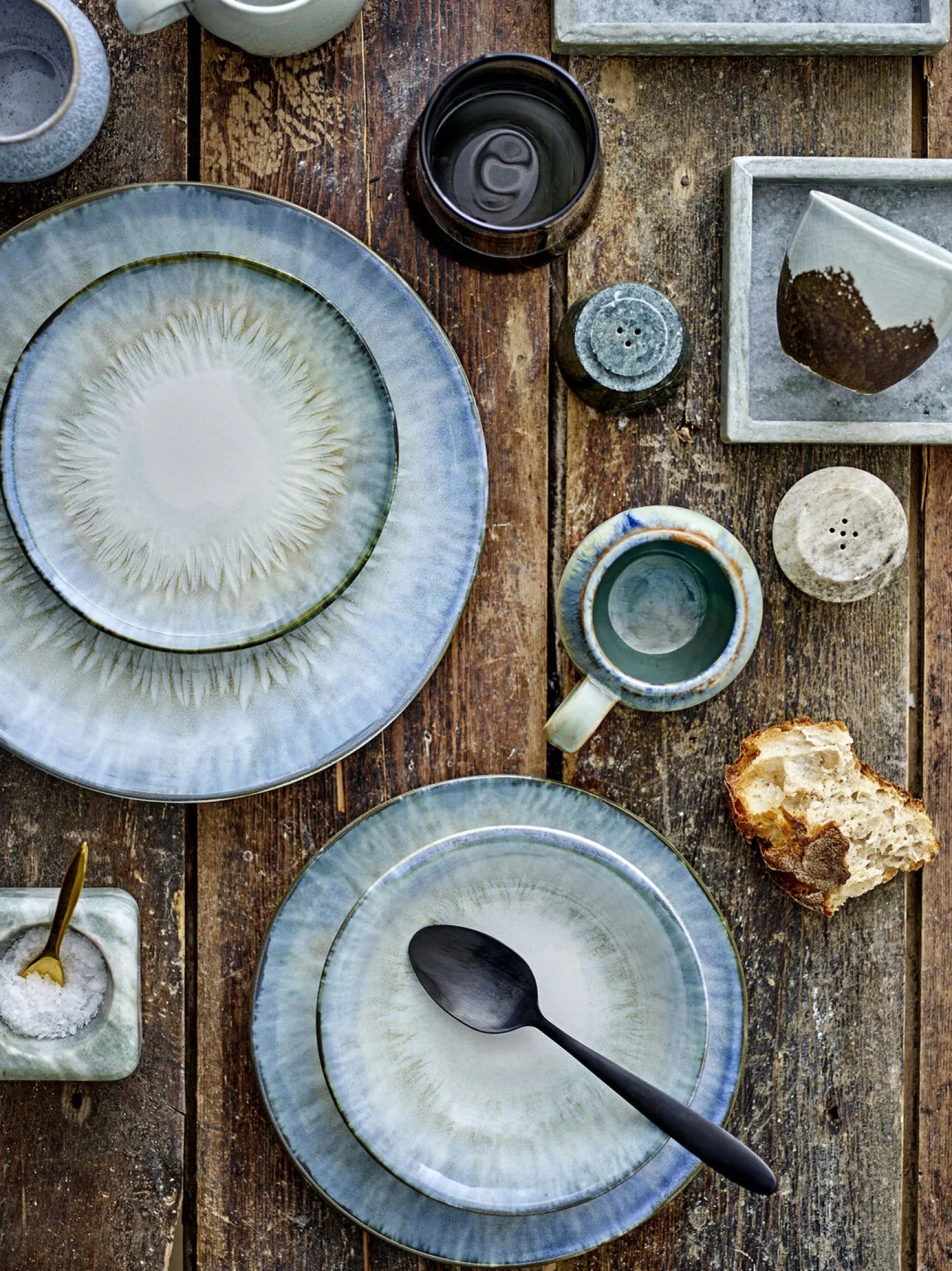 - Calen Tallerken, Blå, Stentøj^Bloomingville Hot