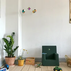 børnestol - KK Kids chair - Dyb grøn med lysegrøn knap^By KlipKlap Outlet