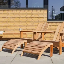 - Adirondack sæt i teak bestående af havestol med tilhørende skammel*Cinas