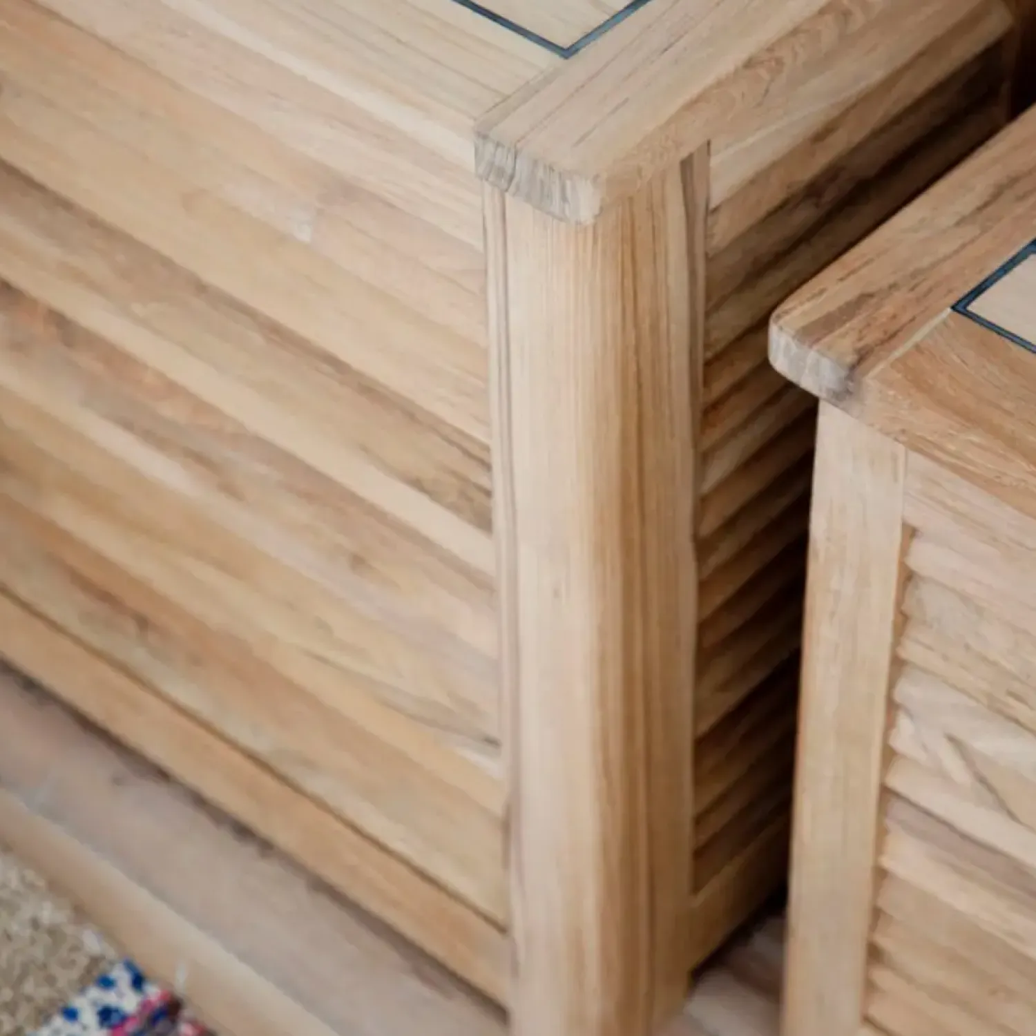 - Opbevaringsboks m. jalousi, stor, teak*Cinas Online