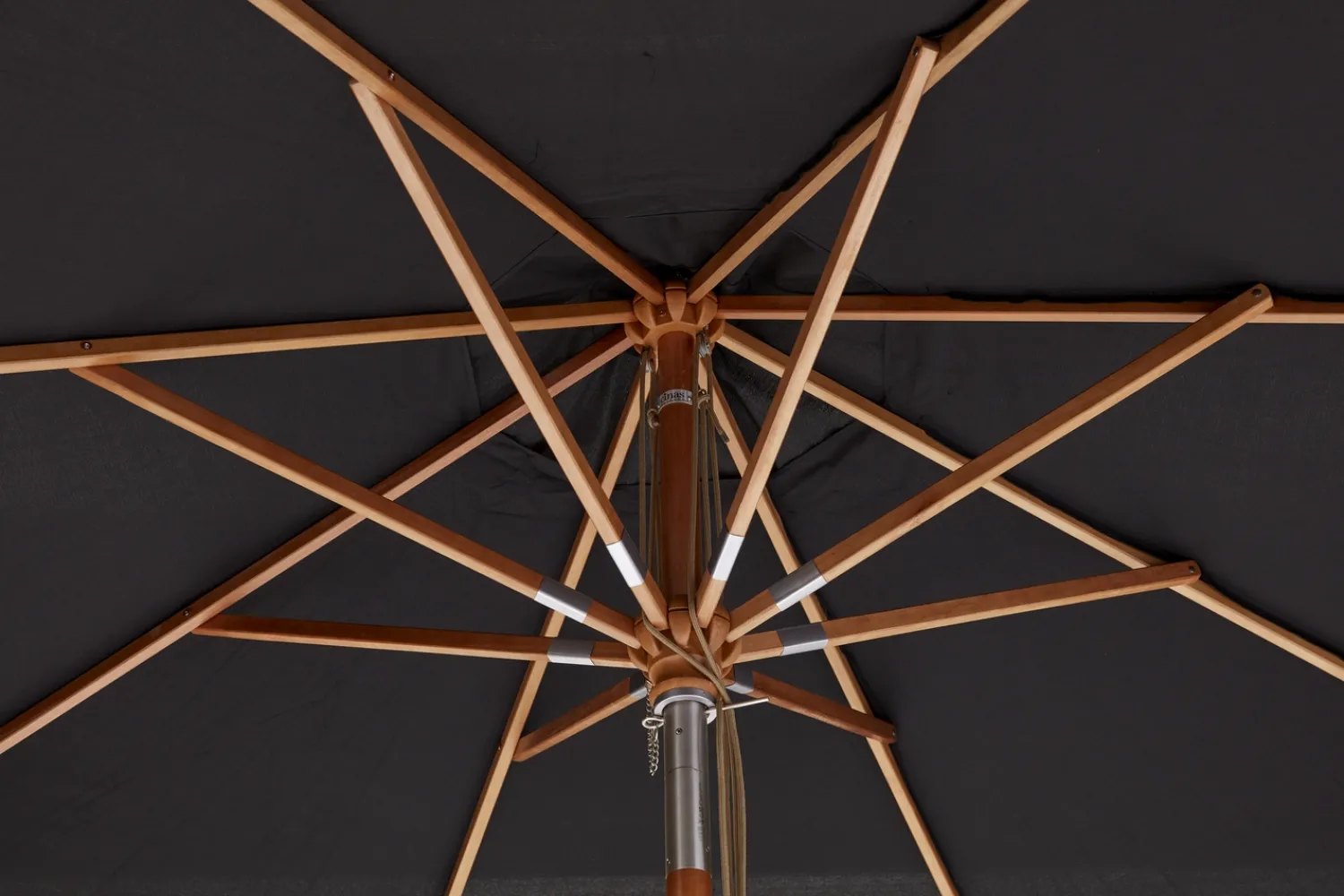 - Pomino Parasol Ø3,3m Sort olefin dug^Cinas New