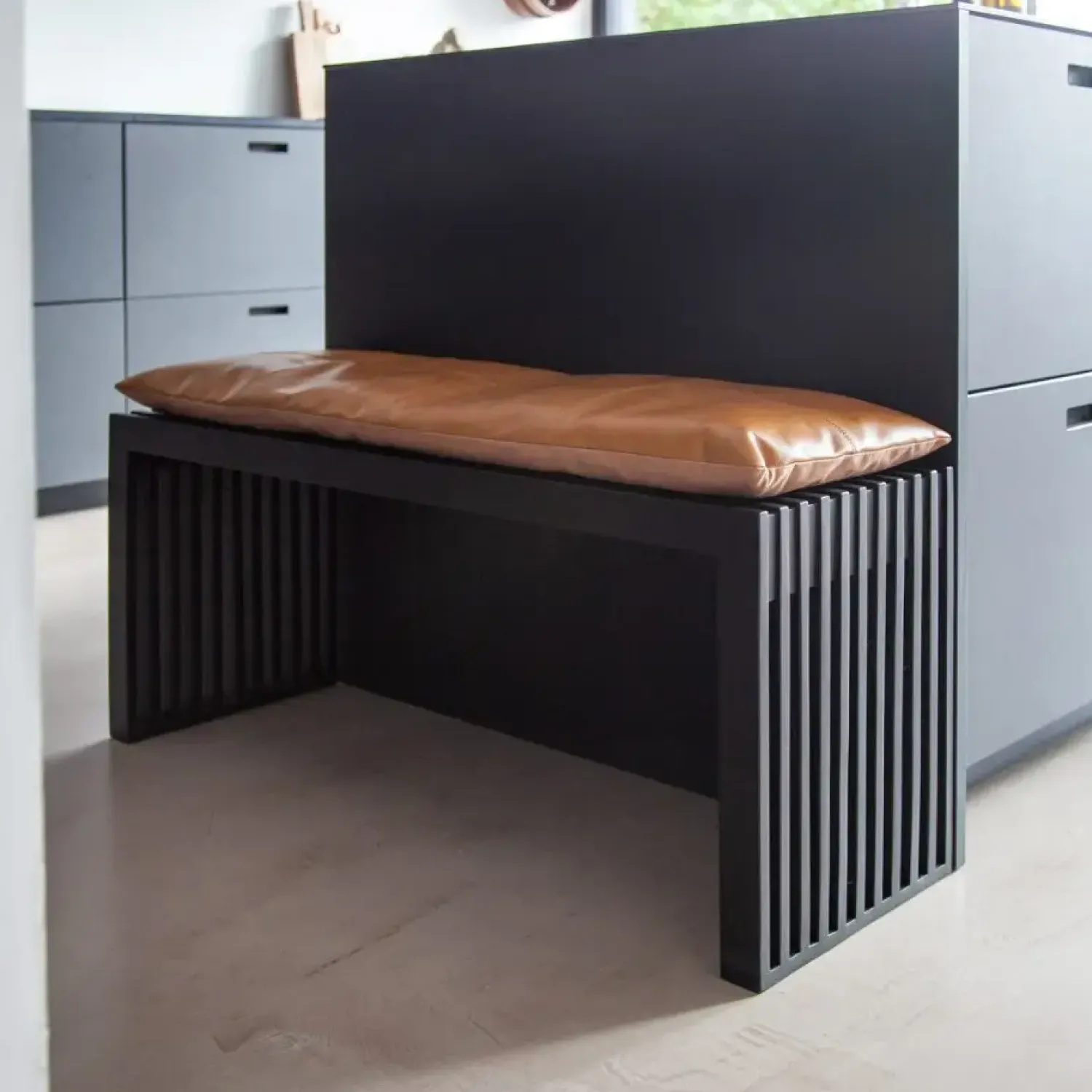 - Rib bænk 104x35cm mahogni mat sort^Cinas Hot