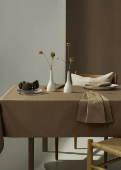 - Confetti Damask Table Cloth 150x300 cm - Valnød^Compliments Hot