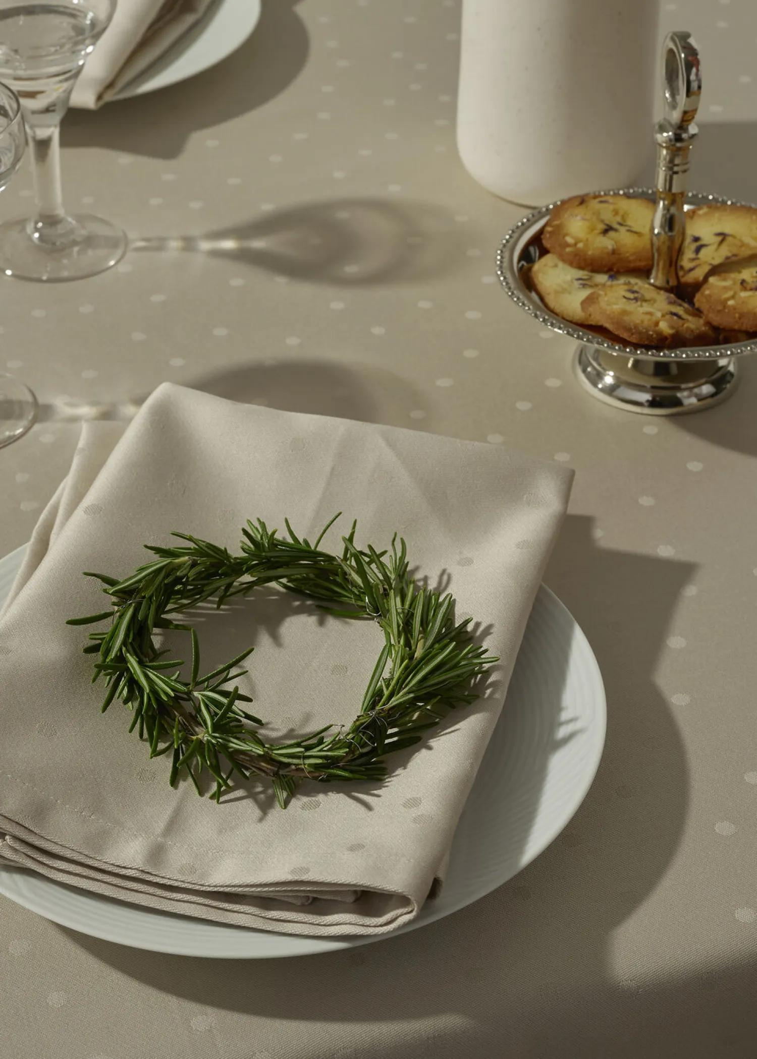 - Confetti Damask Table Cloth dia. 200 cm - Moon^Compliments New