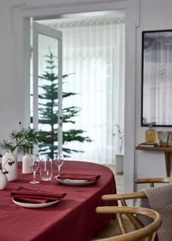 - Dug - Tile Damask Table Cloth 150x 250 cm - Vinrød^Compliments New