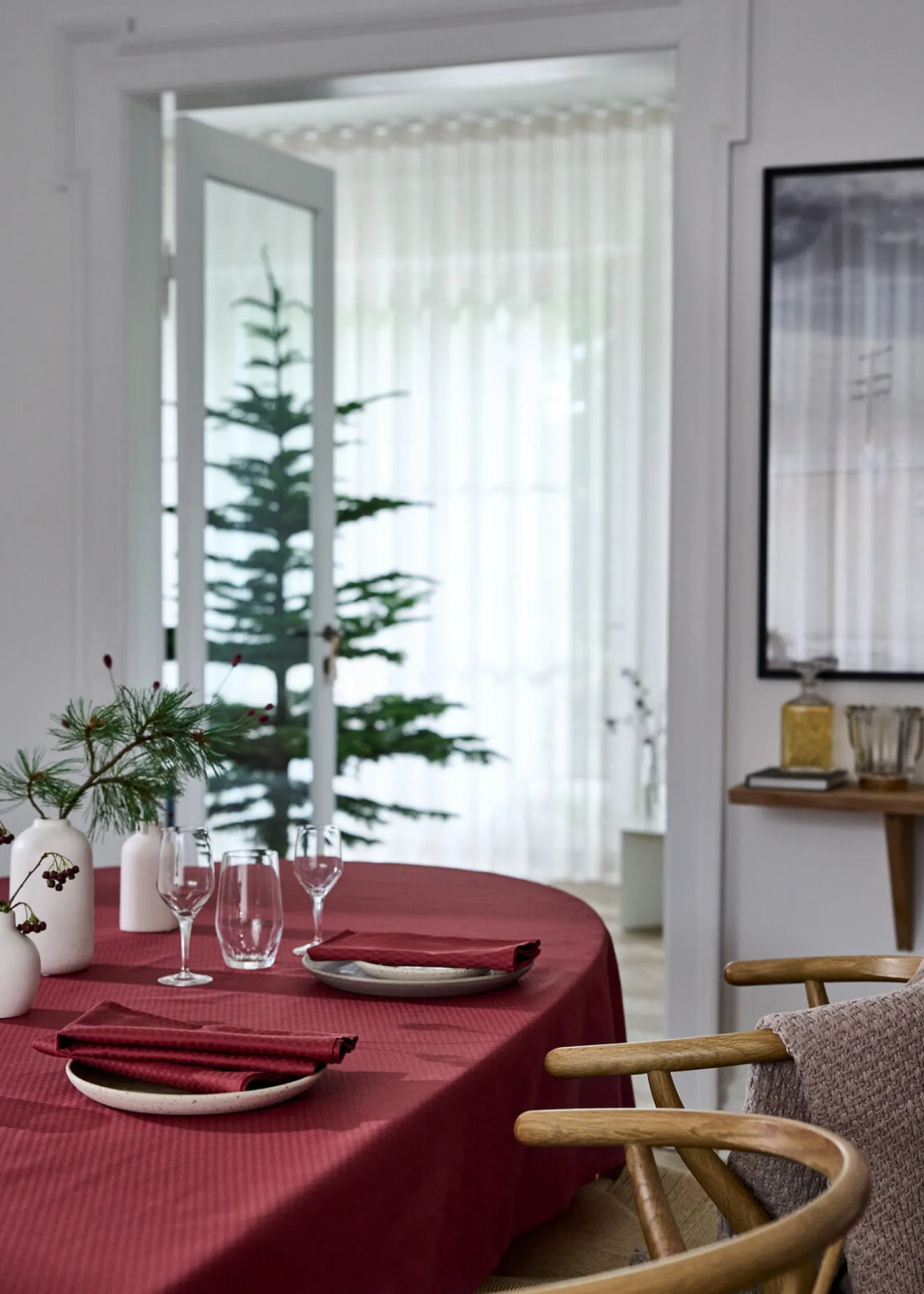 - Dug - Tile Damask Table Cloth 150x 250 cm - Vinrød^Compliments New