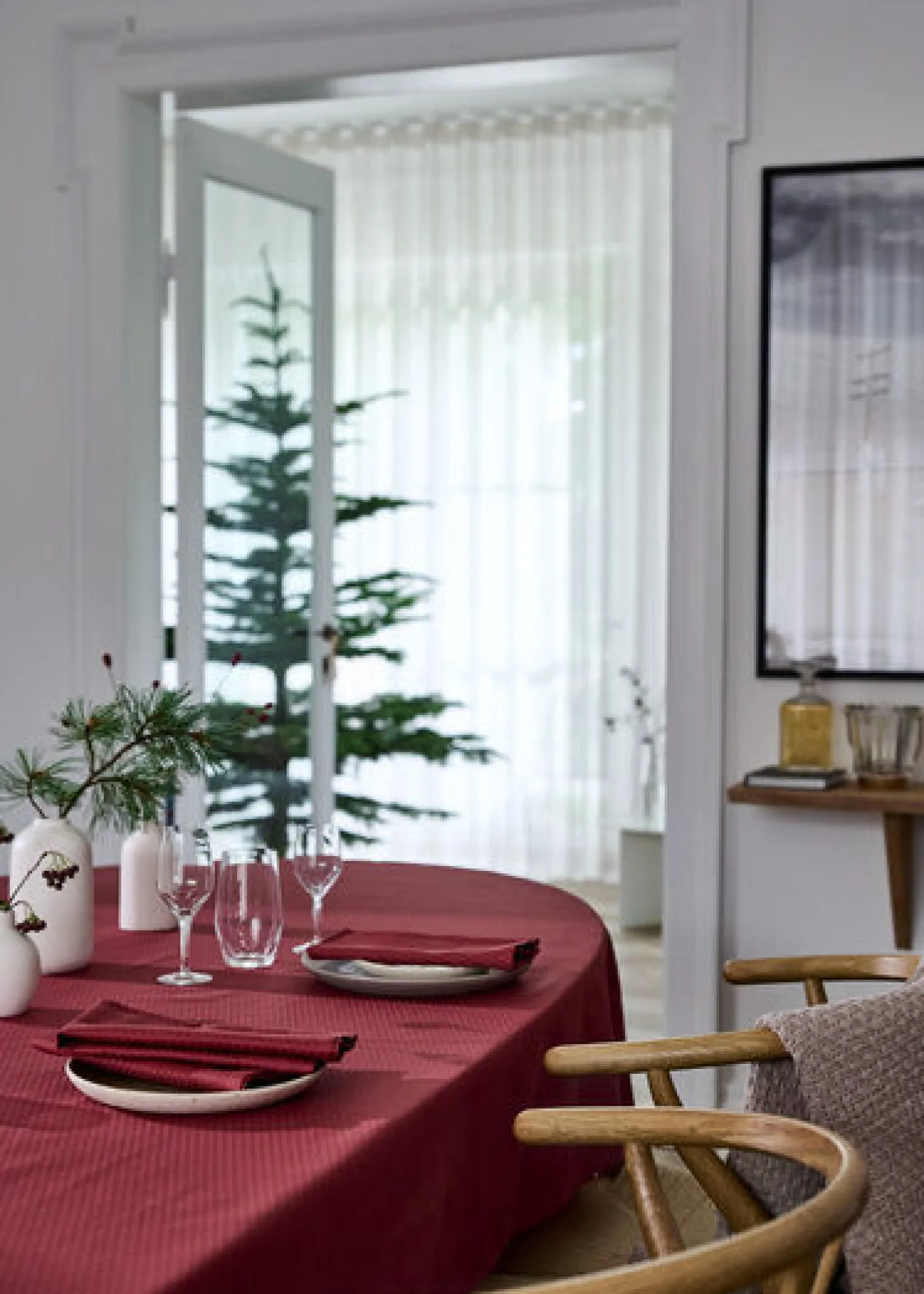 - Dug - Tile Damask Table Cloth 150x 250 cm - Vinrød^Compliments New