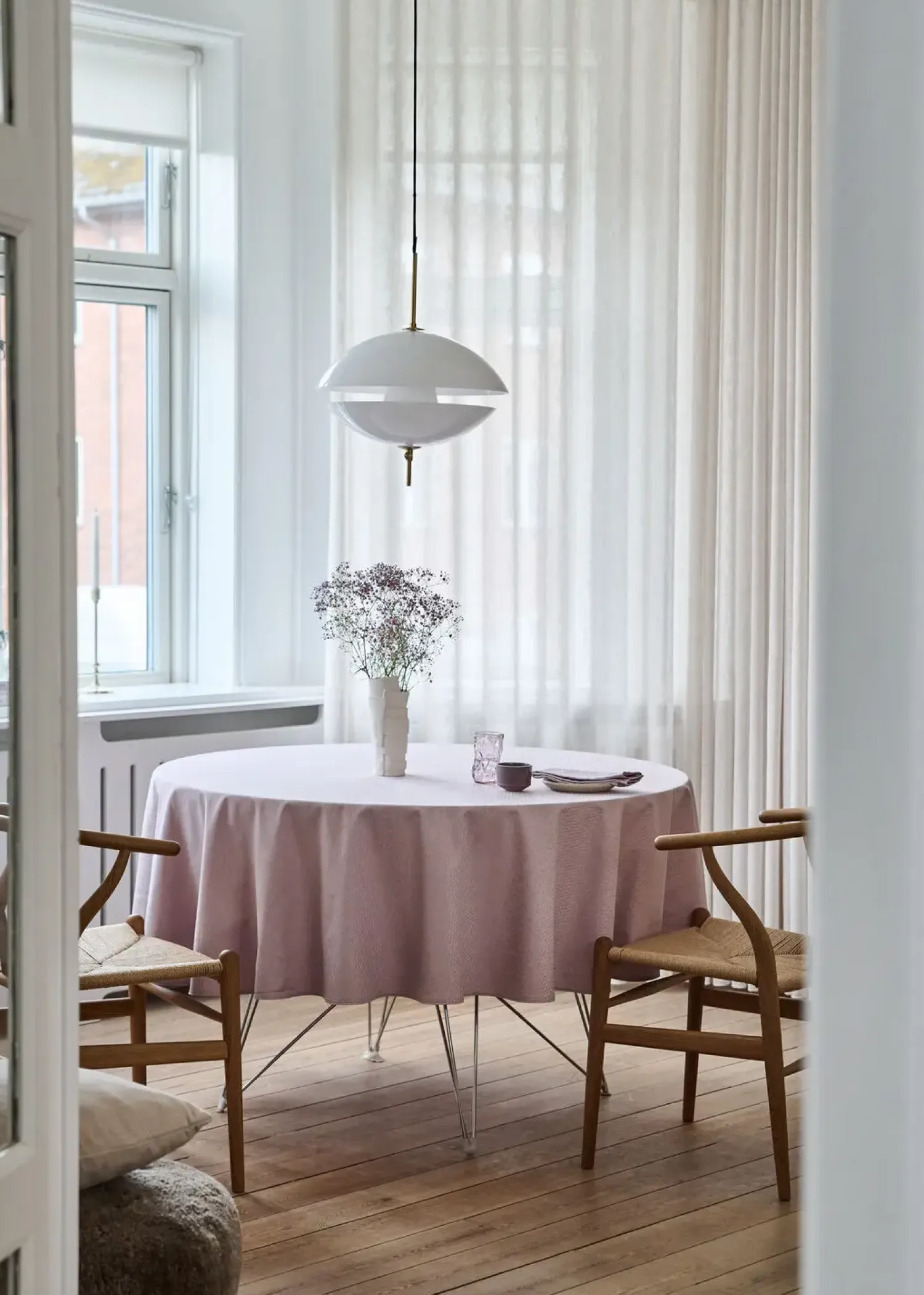 - Dug - Tile Damask Table Cloth dia. 200 cm - Ash rose*Compliments Best