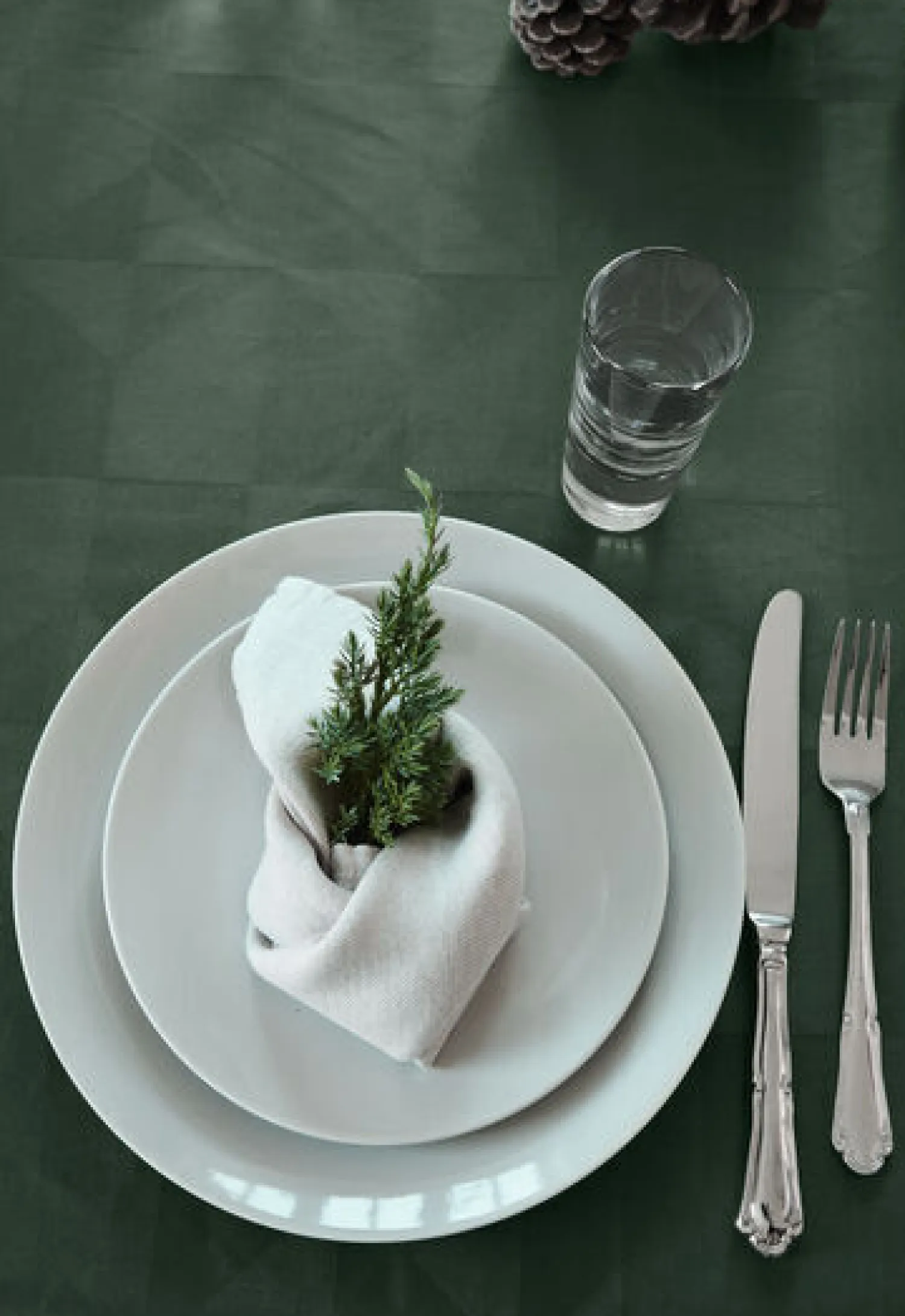 - Dug - Wind Damask 140x320 cm - Skovgrøn*Compliments Online