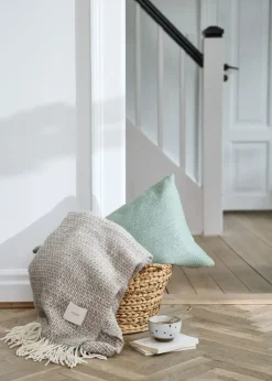 - Plaid - Nest Throw 140x200 cm - Grå*Compliments