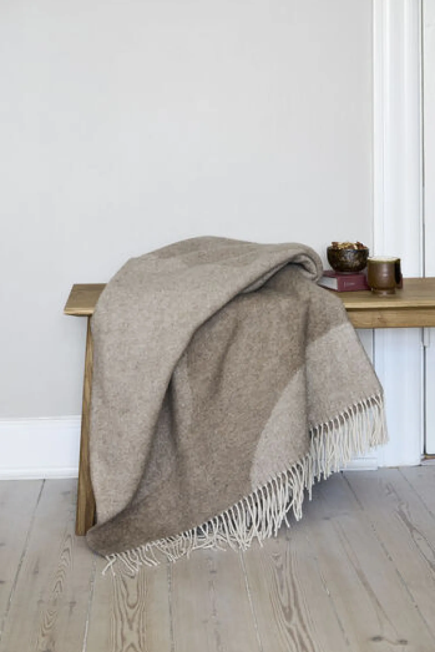 - Plaid - Waves Throw 140x200 cm - Sand^Compliments Clearance