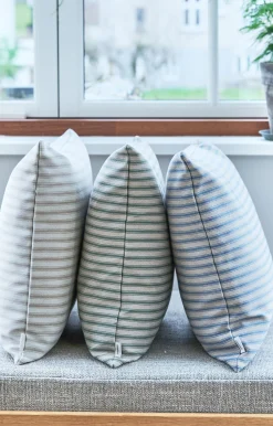 - Pudebetræk Outdoor Fine Stripe 45x45 cm - Støvet blå^Compliments