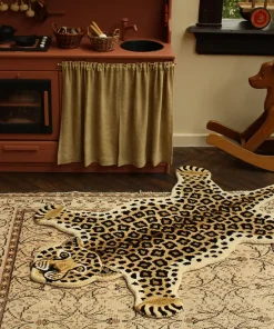 - Loony Leopard Gulvtæppe - Large*Doing Goods