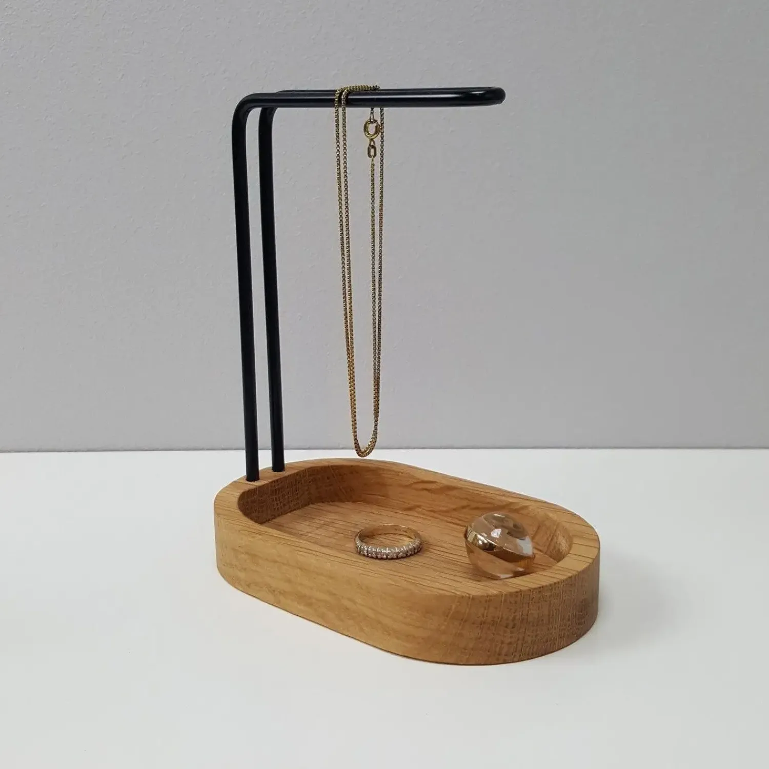 - Hang On - Smykkeholder - Eg/Sort^Dot Aarhus Online