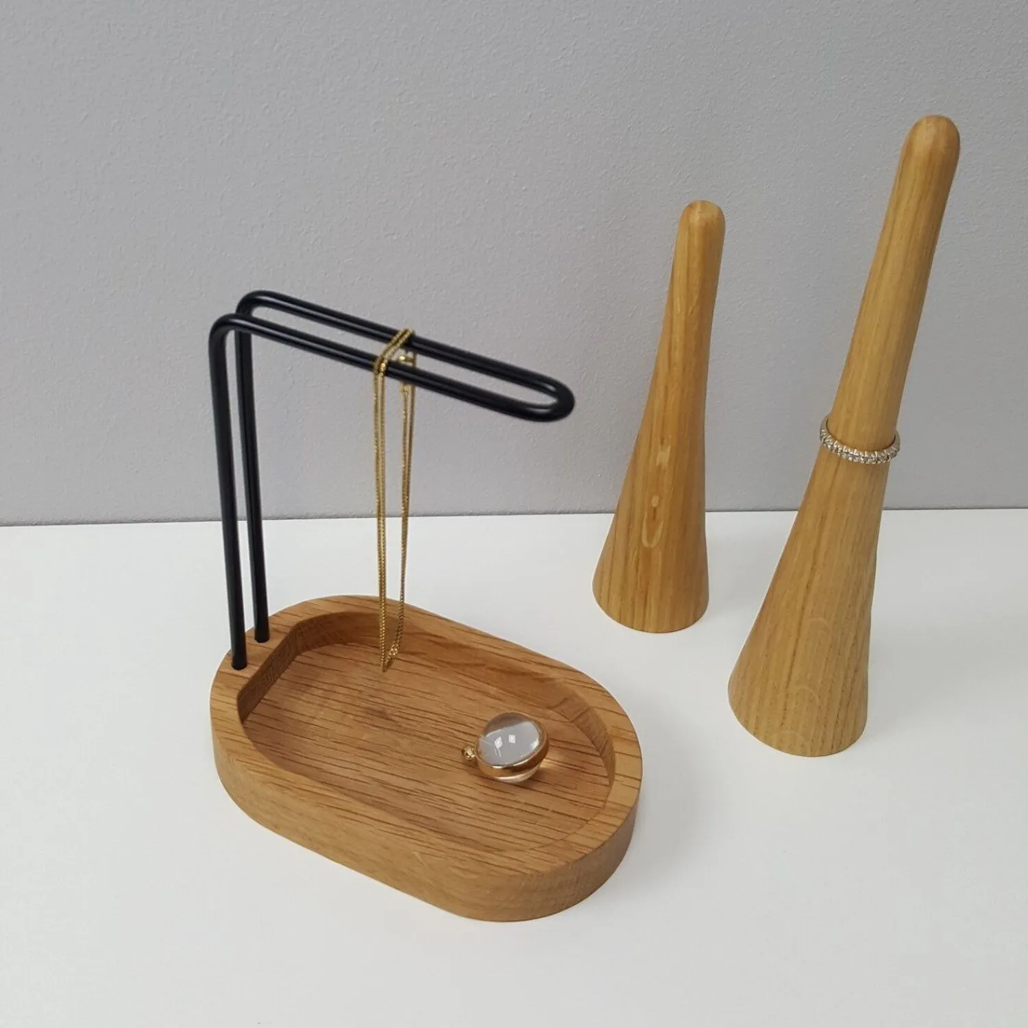 - Hang On - Smykkeholder - Eg/Sort^Dot Aarhus Online