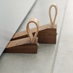 - Kiel - Dørkile/Dørstopper - Valnød, 2 cm høj*Dot Aarhus Clearance