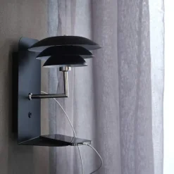 - DL20 USB Hylde inkl. Lampe - Sort*Dyberg Larsen Best