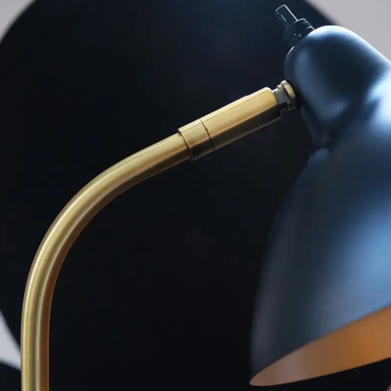 - Futura Antik Brass Table bordlampe*Dyberg Larsen Online