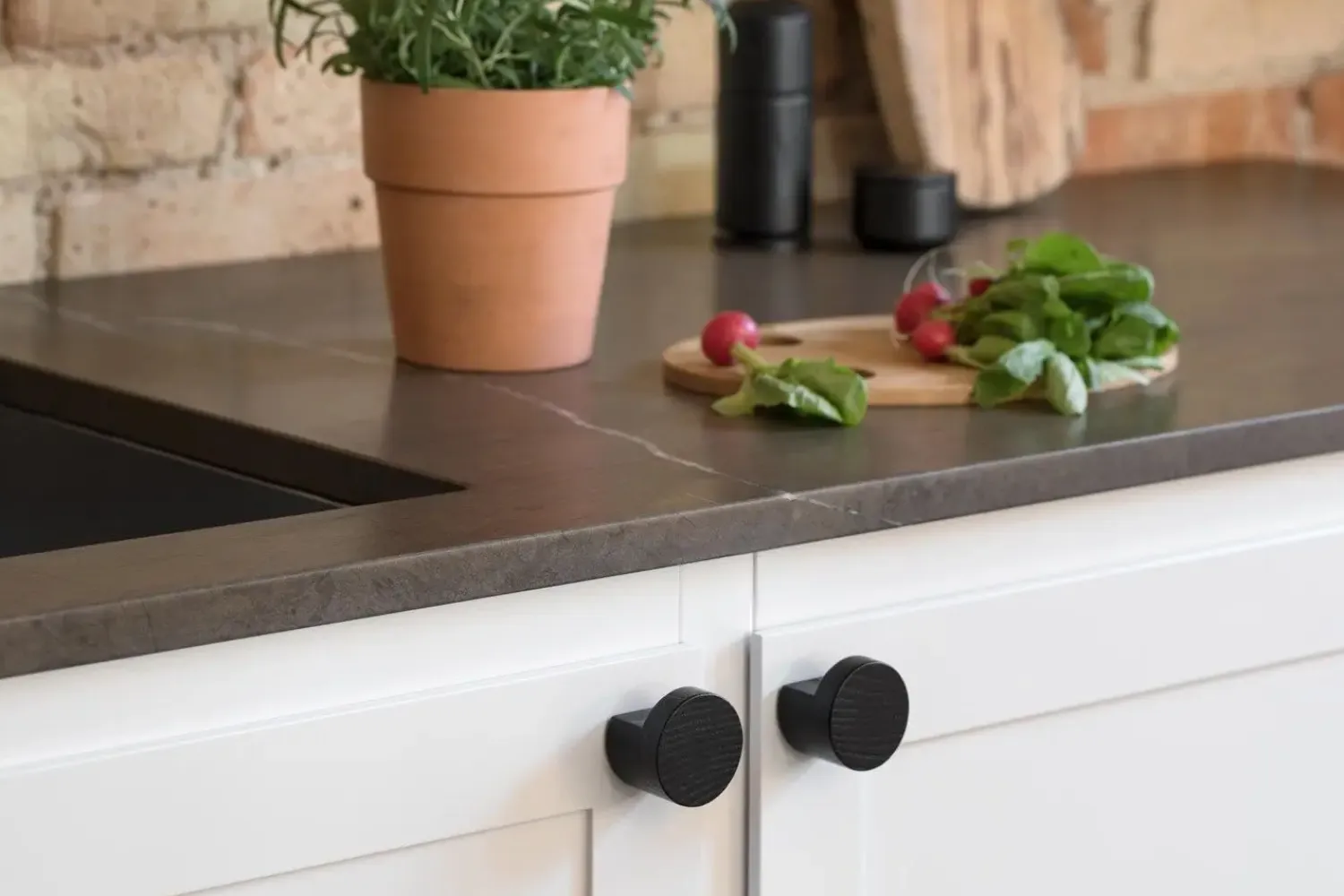 Ekta Living - Knage i sort eg - Wood Knot - Medium*By Wirth Online