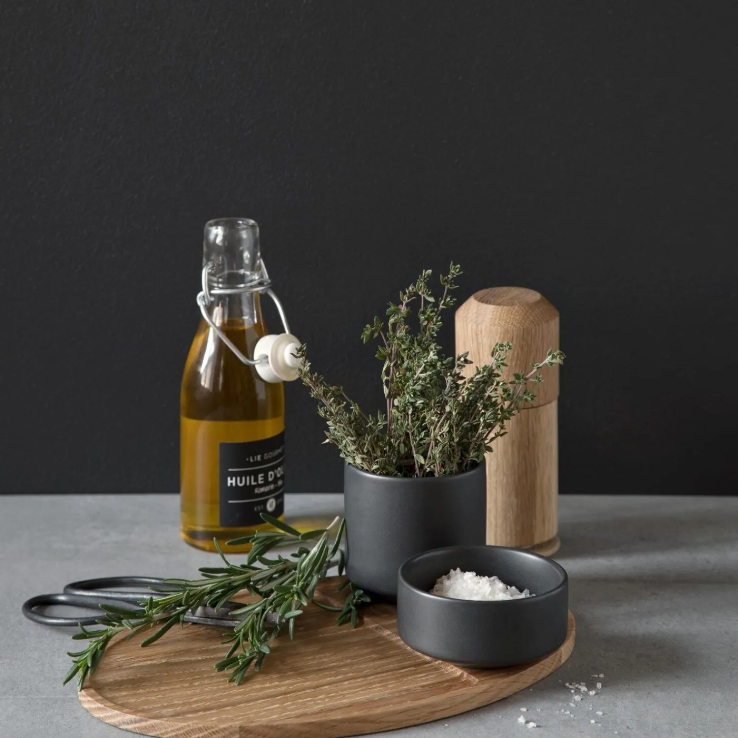 Ekta Living - Krus - "Serve Me Mug" - Mørkegrå^By Wirth New