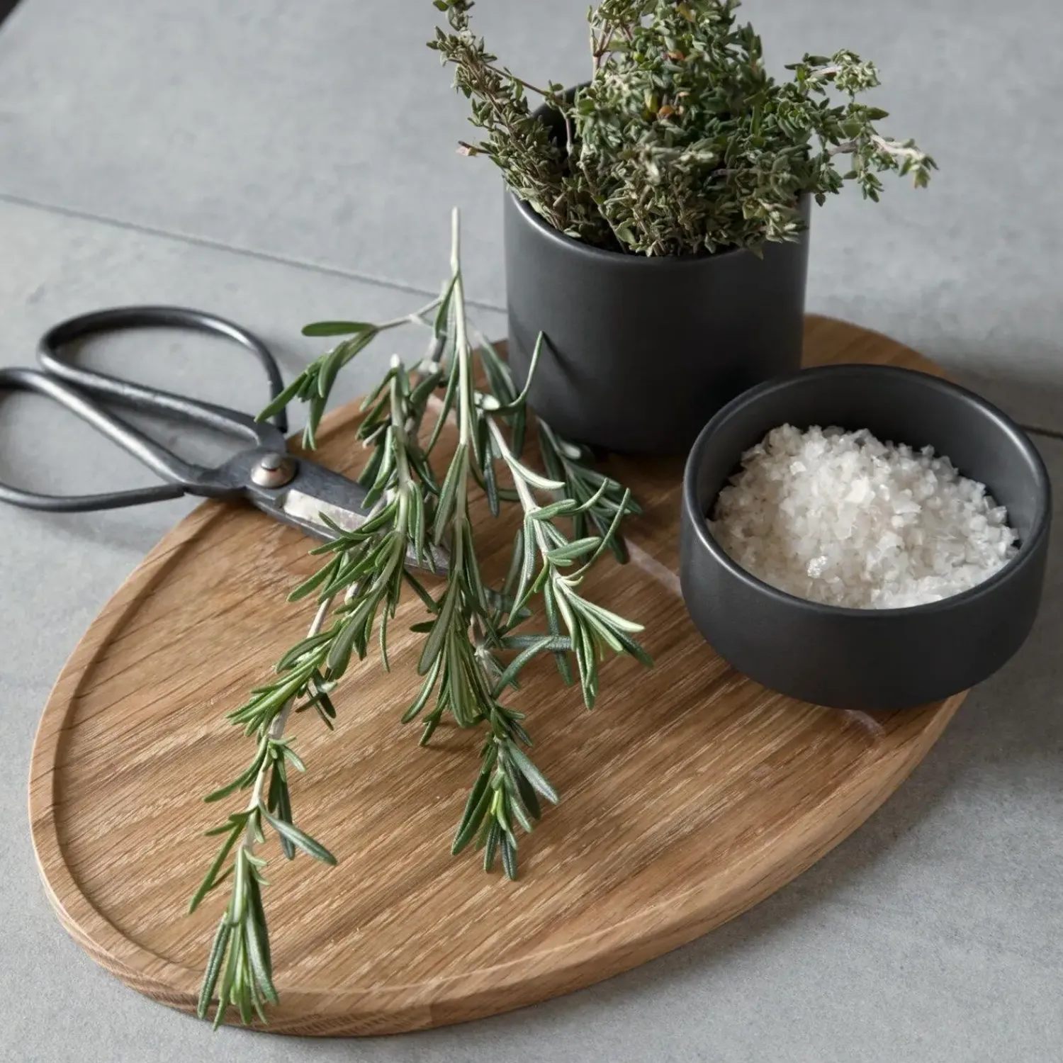 Ekta Living - Krus - "Serve Me Mug" - Mørkegrå^By Wirth New