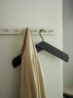 Fritz Hansen - Collar bøjle - Sort eg - Anodiseret aluminium^​​​​​​​Fritz Hansen Sale