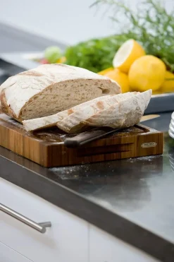 Fritz Hansen - Skærebræt - Dania - 24 x 35 cm - Teak*​​​​​​​Fritz Hansen Clearance