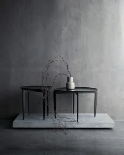 - Tray Table Large - sort - Ø 60 cm^Fritz Hansen Best