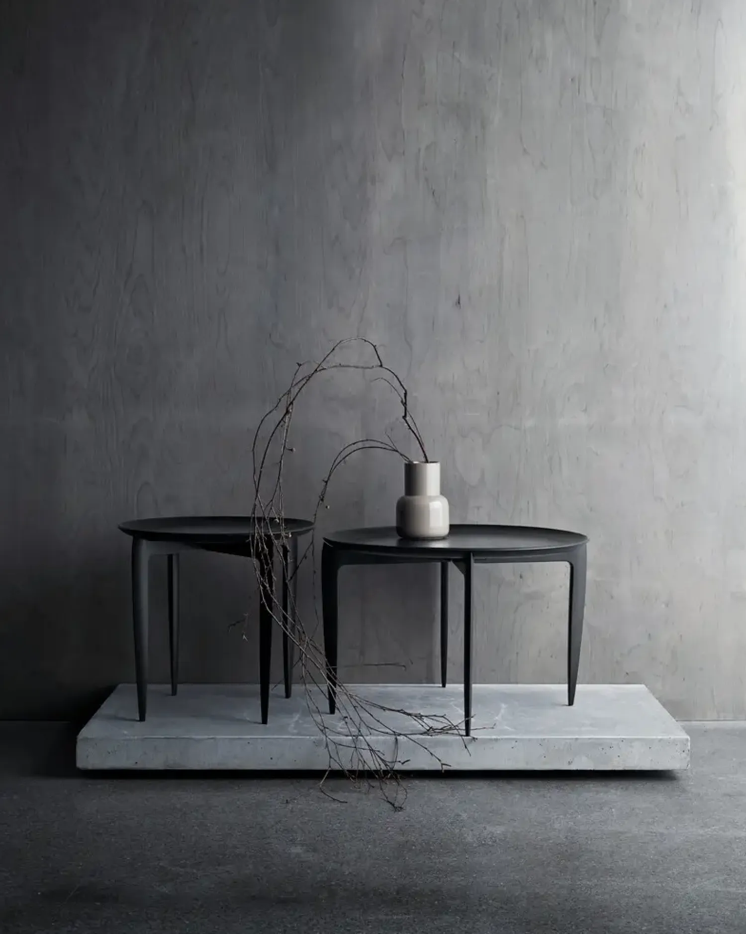 - Tray Table Large - sort - Ø 60 cm^Fritz Hansen Best