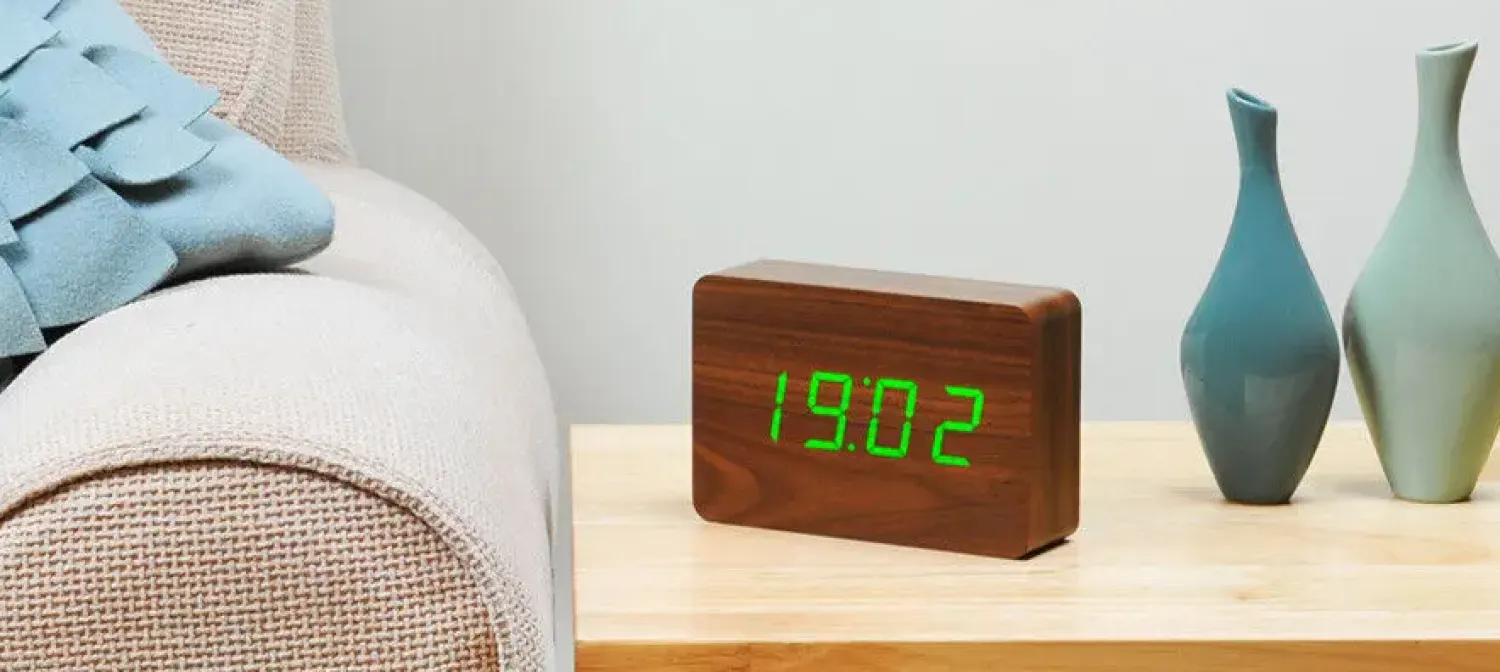 - Brick Click Clock Walnut / Green LED*Gingko Sale