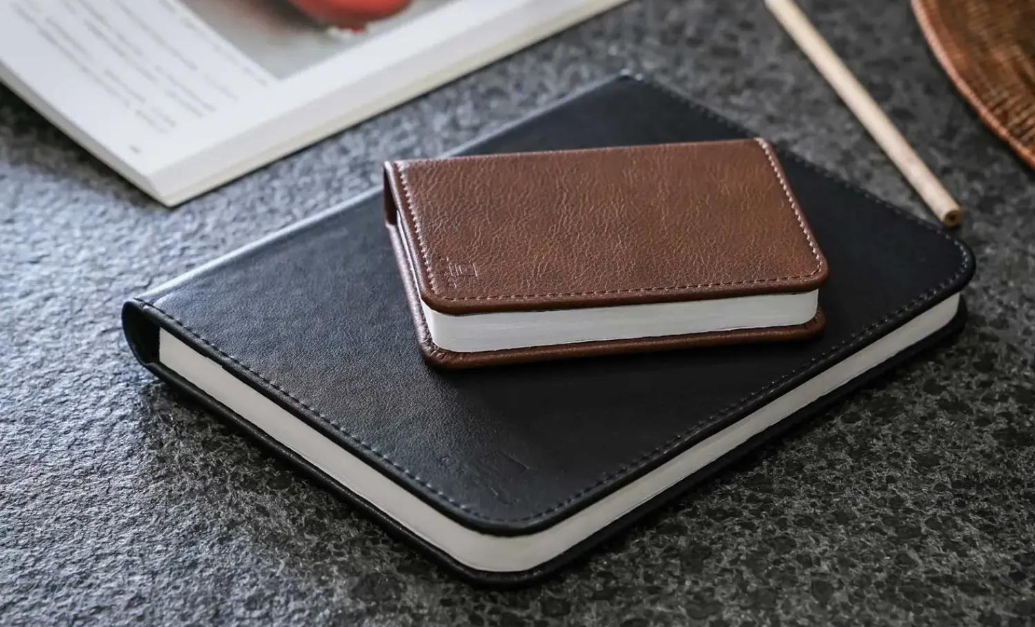 - LED Smart Booklight - Brown Leather - Mini^Gingko Best