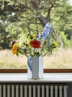 - Arcs Vase, White^Hay