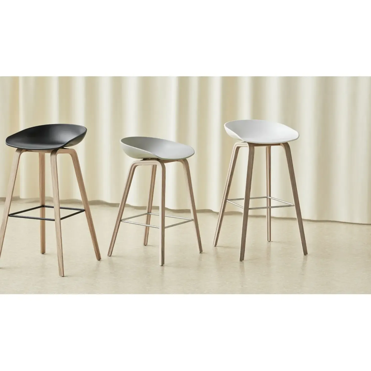 - Barstol - AAS 32 - About A Stool - Dusty Blue 2.0 - Ben: sæbebehandlet eg - Lav model^Hay Hot