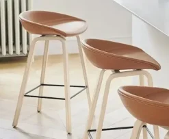 - Barstol - AAS 33 - Egetræ lakeret - Sierra Læder SIK1003 - Sort Fodstøtte - Lav Model^Hay