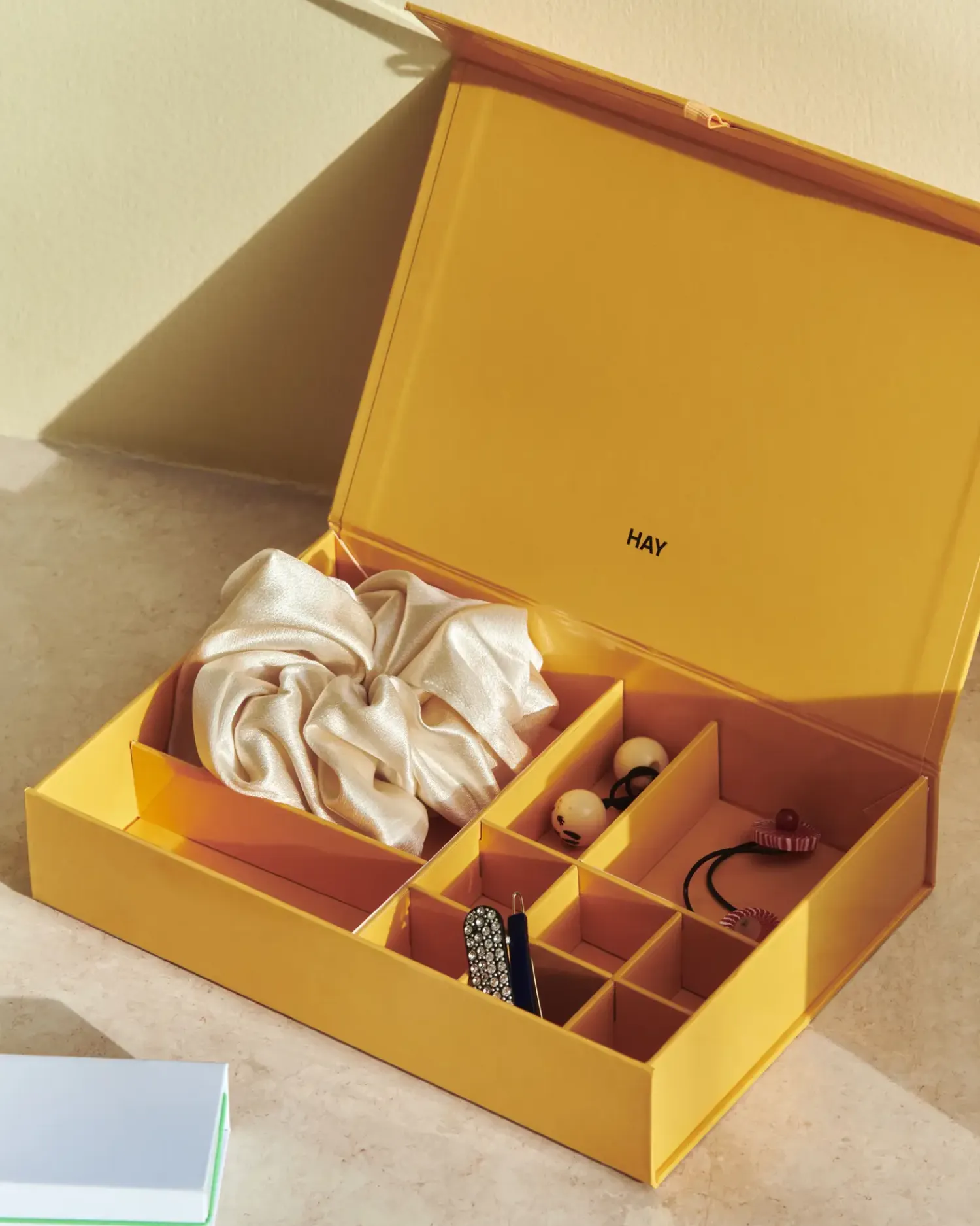 - Colour Storage Jewellery Box - Smykkeskrin - Egg Yolk gul*Hay Clearance