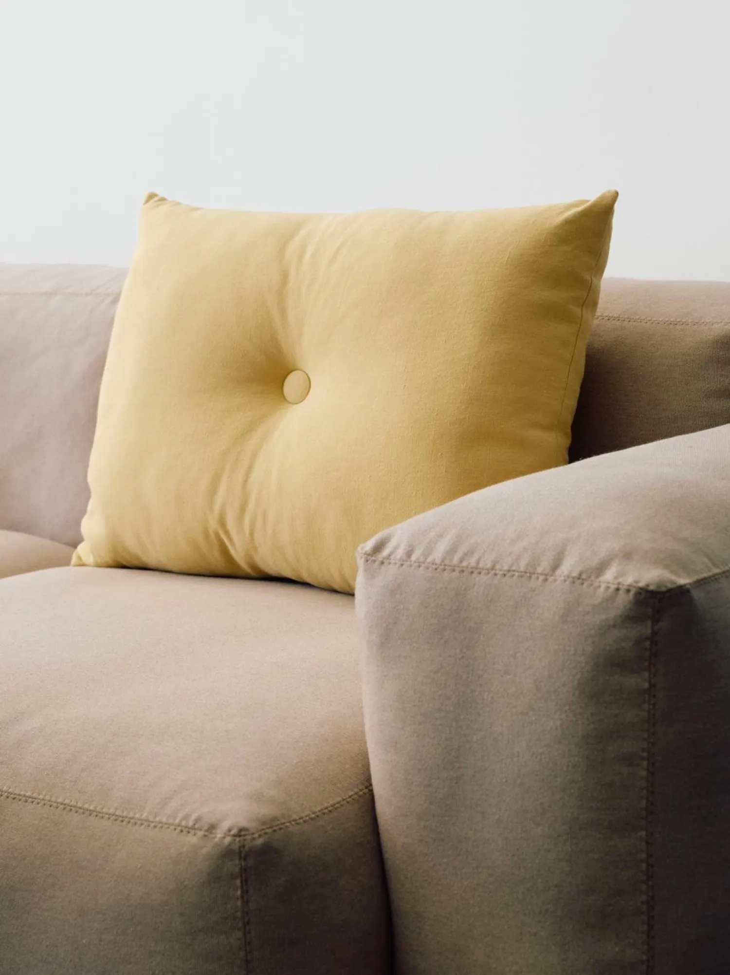 - Dot Cushion - Linen - Soft yellow^Hay