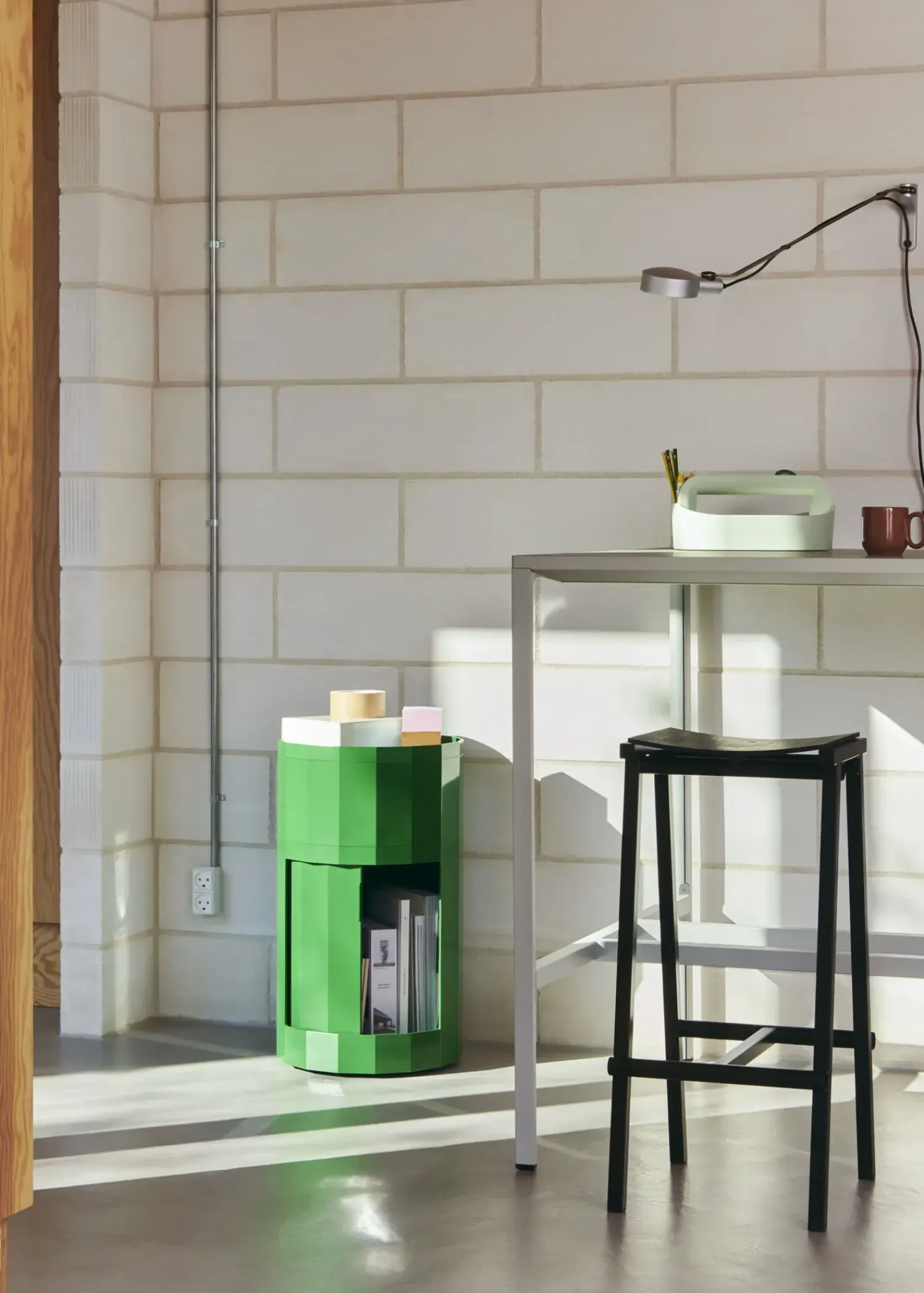 - Facet Cabinet - Low - Anthracite - Sidebord med hjul - H49 cm^Hay Clearance