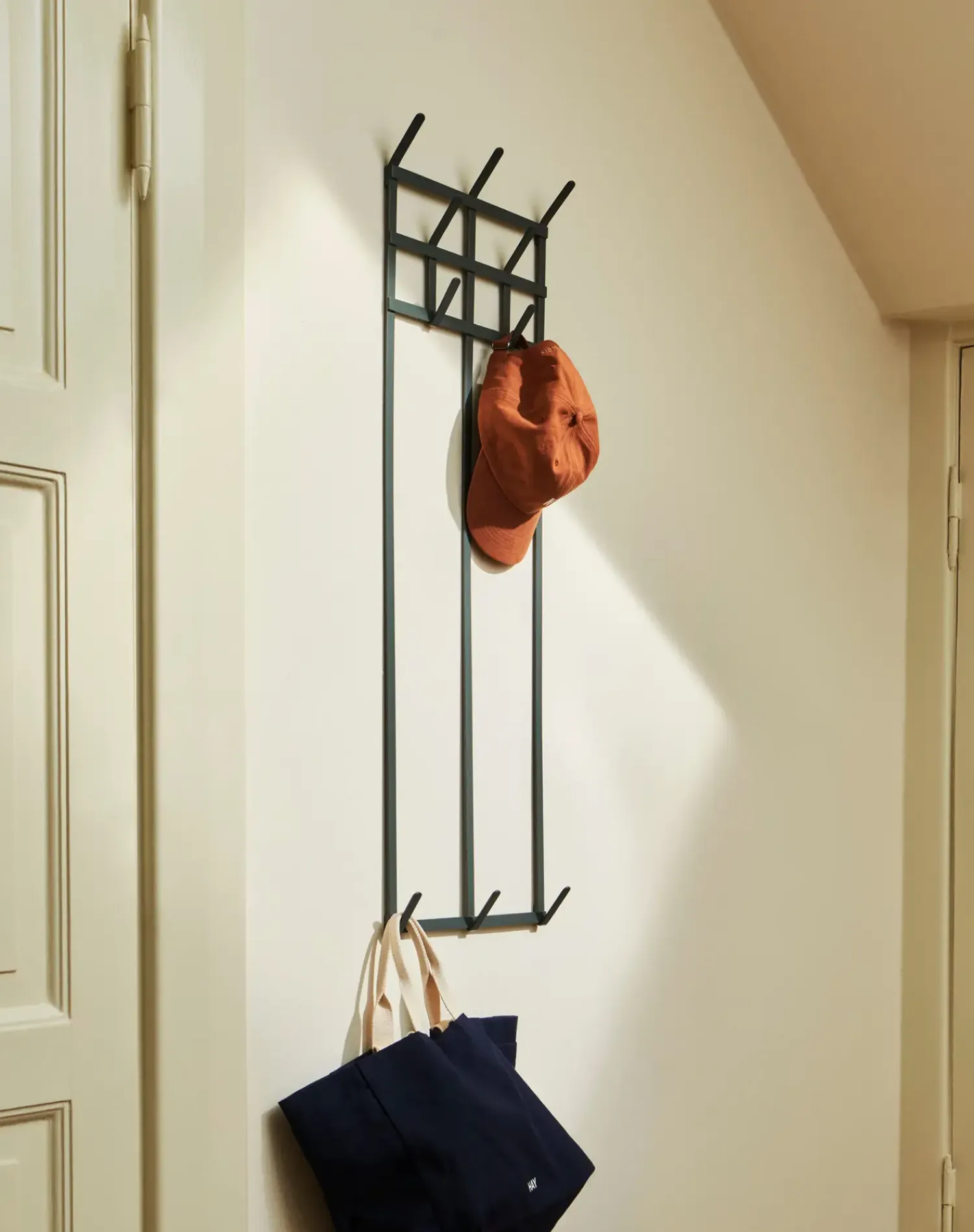 - Knagerække - Tape Coat Rack - Large - Charcoal^Hay