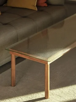 - Kofi Table - 140 x 50 cm - ben lakeret eg og klar reeded glasplade^Hay Online