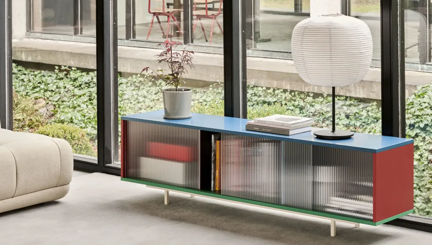 - Reol til Gulv med Glaslåger - Colour Cabinet - Multi farve - Large, B180 X D39 X H51 cm*Hay Online