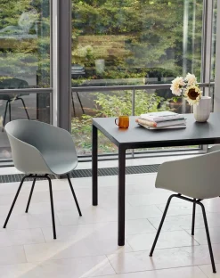 - Stol AAC26 - Beton grå med sorte ben - about a chair AAC26*Hay Best