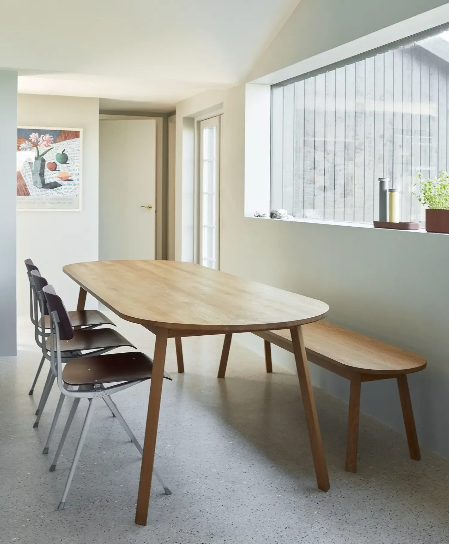 - Triangle Leg Bench - Eg med vandbaseret lak - L200*Hay Outlet