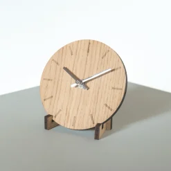 - Vægur - Lys Eg - Ø12 cm - Sølv visere*Hemverk Clearance