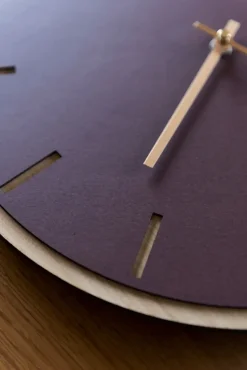 - Vægur - Lys Eg/Burgundy - Kobber visere - Ø38 cm*Hemverk