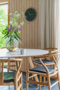 - Vægur - Lys Eg/Mørkegrøn - Kobber visere - Ø38 cm*Hemverk Online